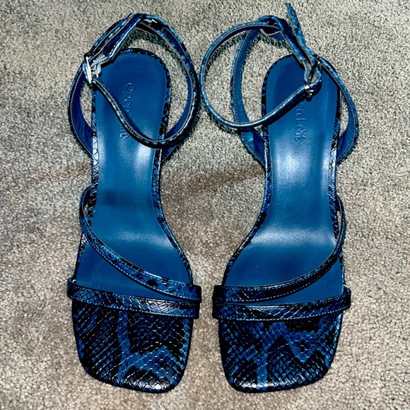 Faux blue leather snakeskin ankle strap heels. Size 7 1/2. - Picture 1 of 5